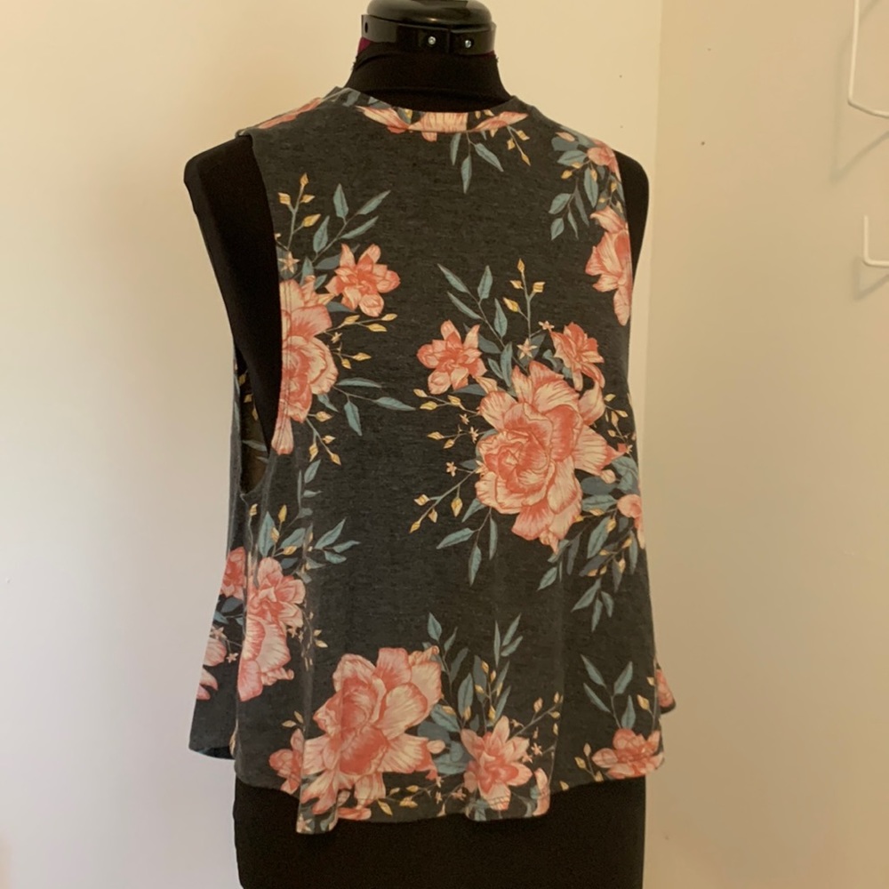 Billabong tank with back cutout.